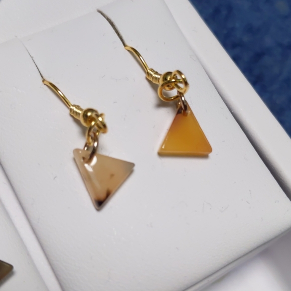 Gold Triangle earrings - Picture 4 of 9